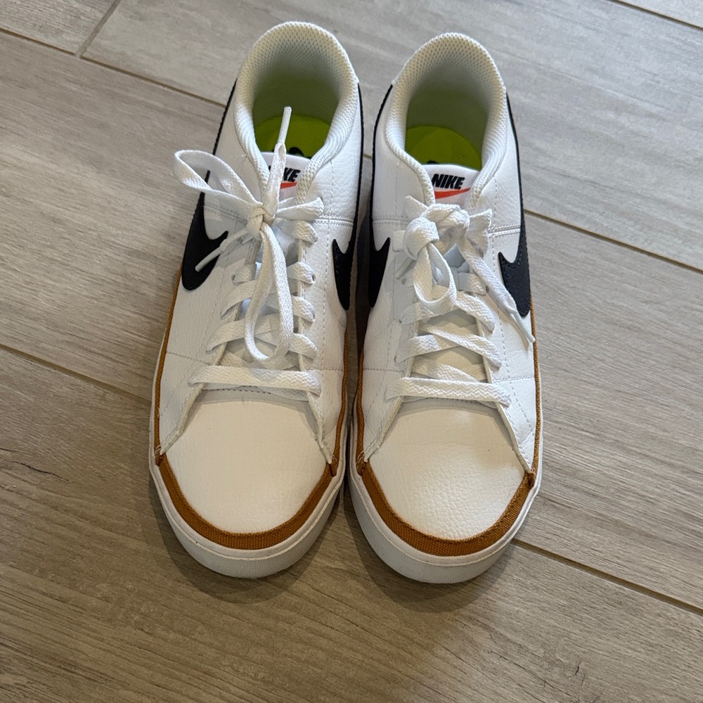 Nike Legacy court sneakers